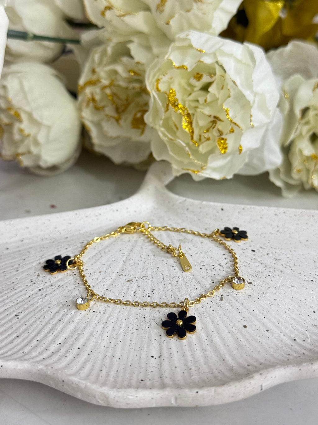 Dainty Noir Daisy Bracelet