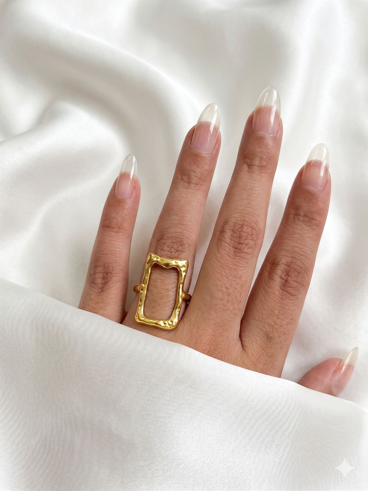 Structure Open-Frame Ring