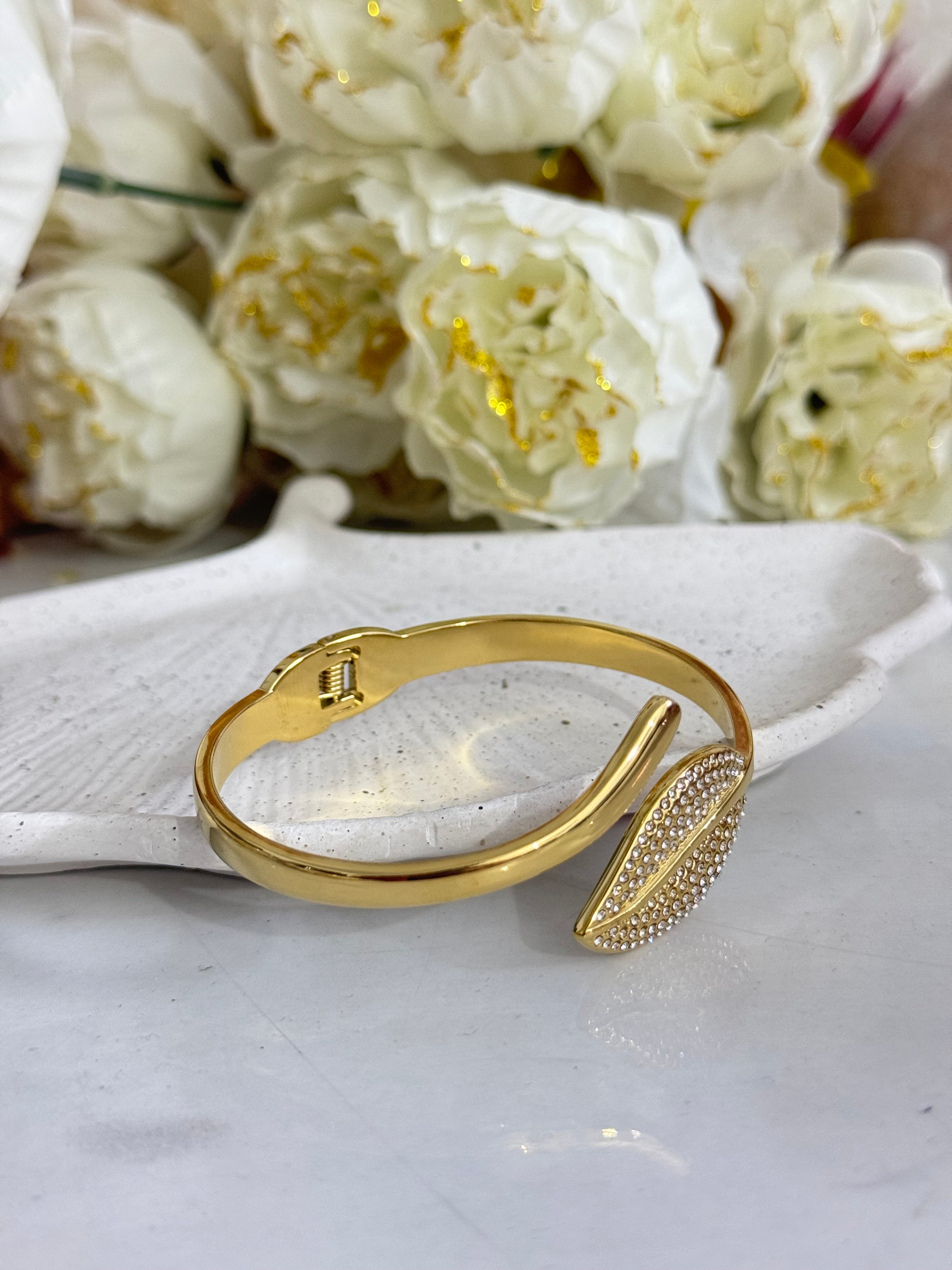 Leaflet Stones Bangle