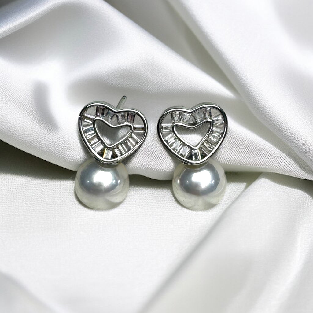 Amora Pearl Halo Studs