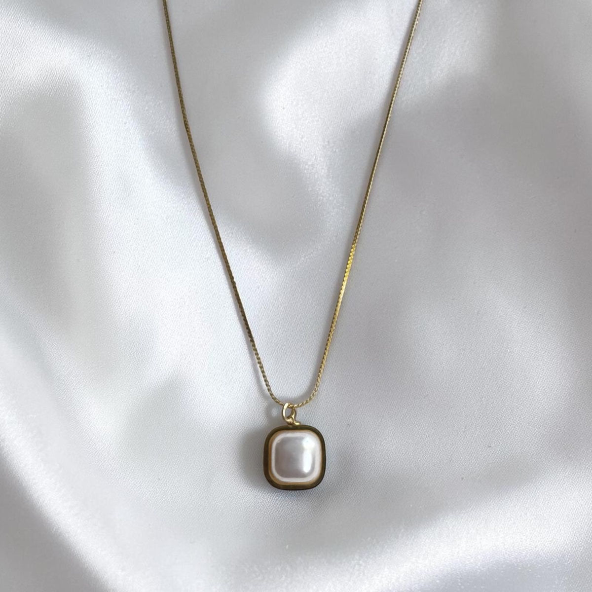 Luminous Square Pearl Pendant