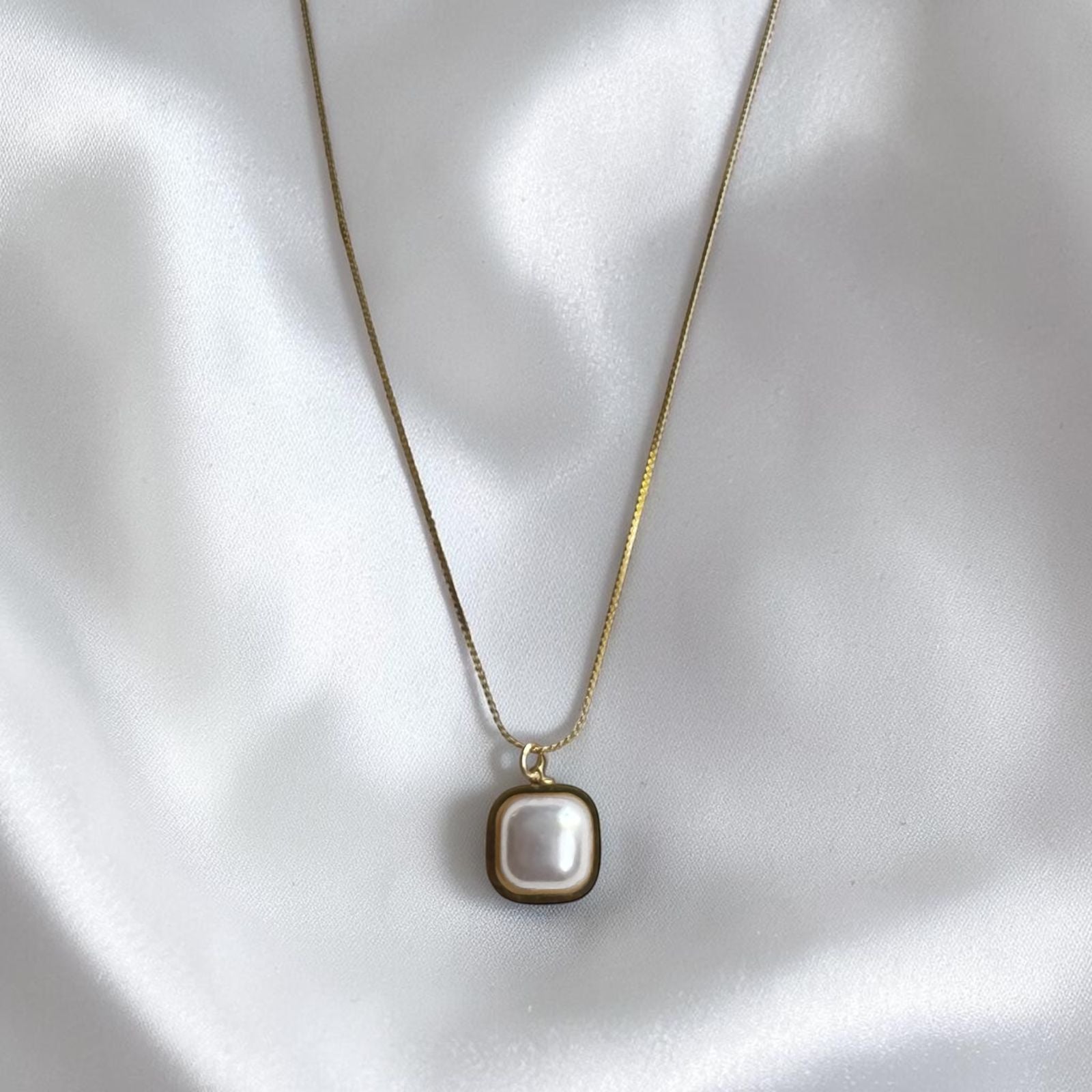 Luminous Square Pearl Pendant