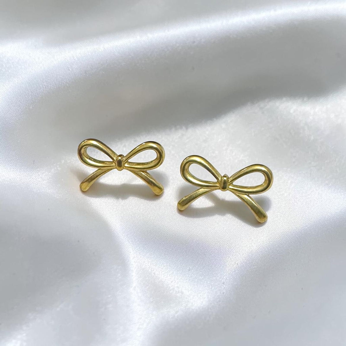 Ribbon Heart Studs