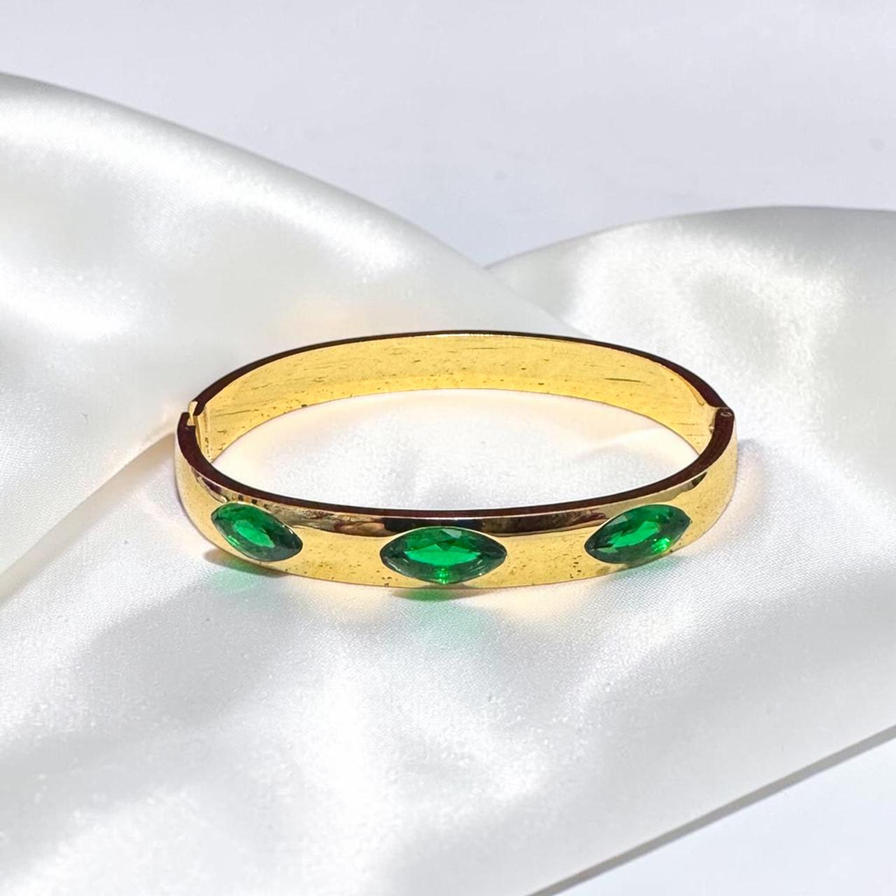 Green Eyedrops Gold Bangle