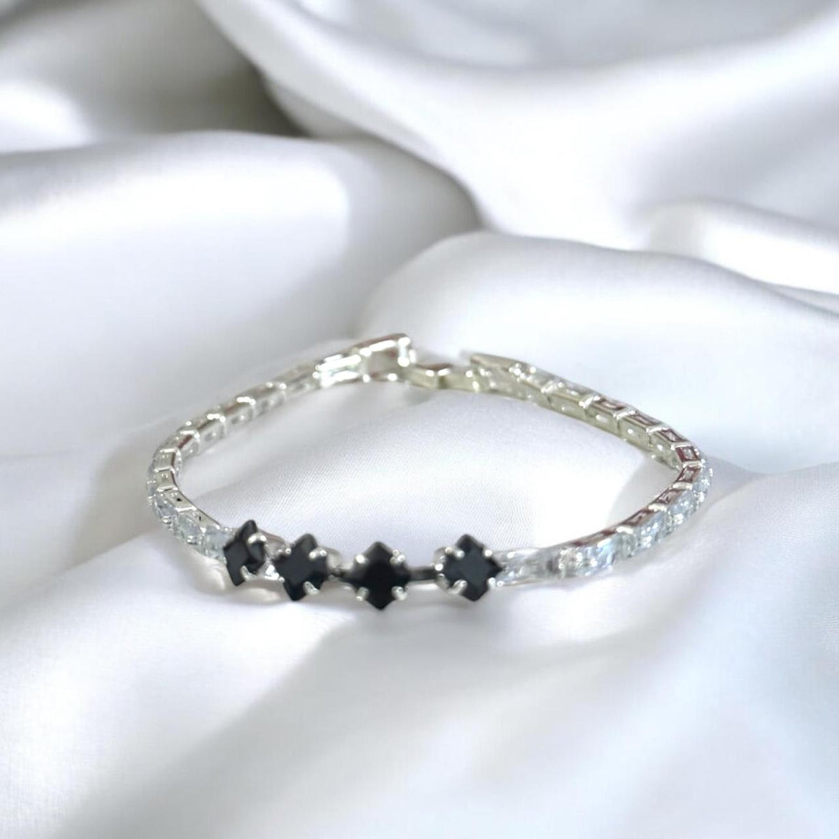 Black Crystals Bracletet
