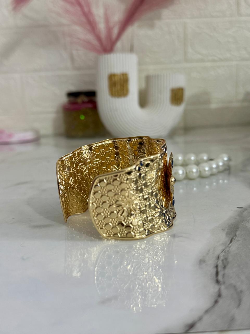 3D Flowers Gold Shine Bangle