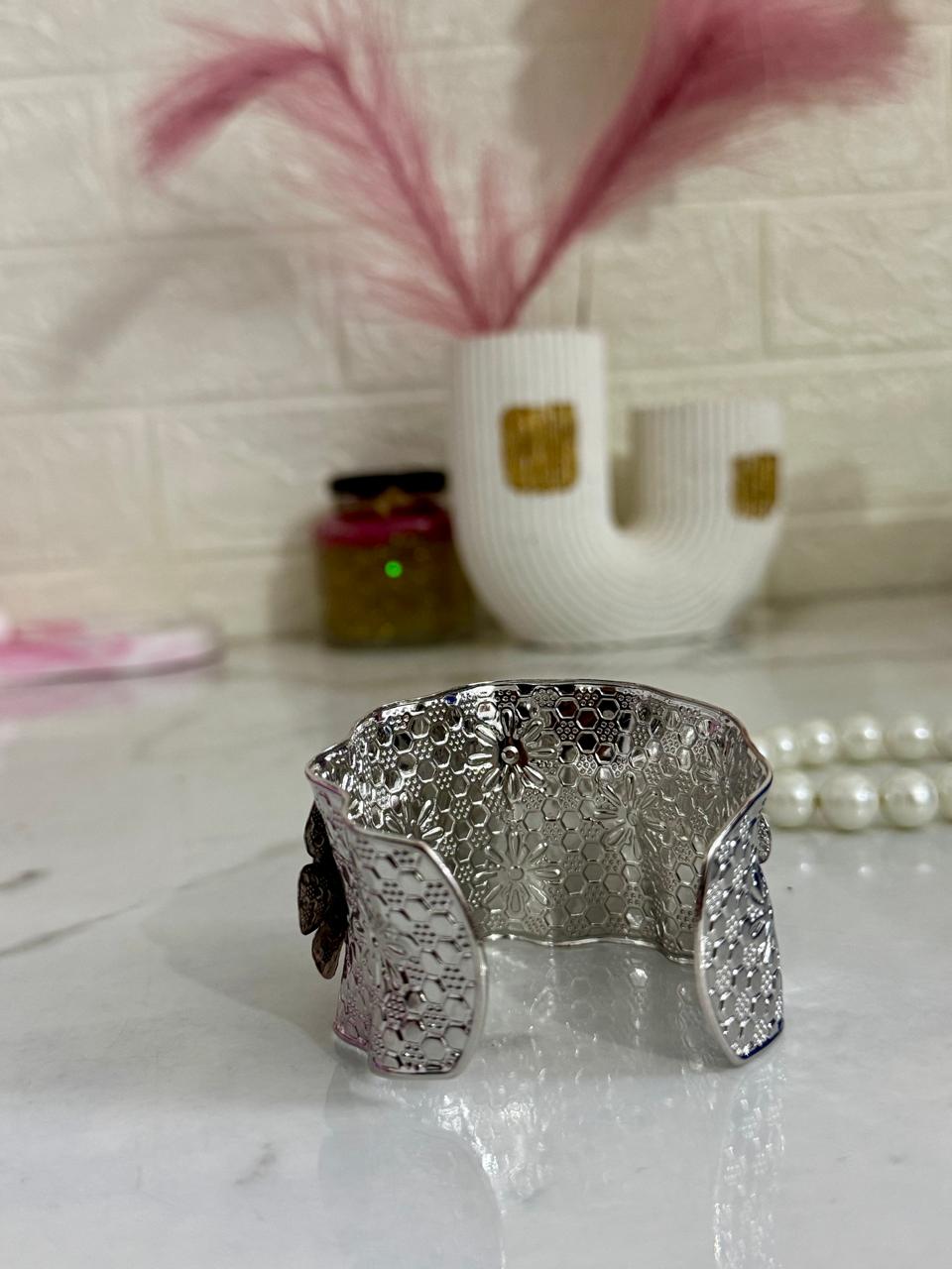 3D Flowers Silver Shine Bangle