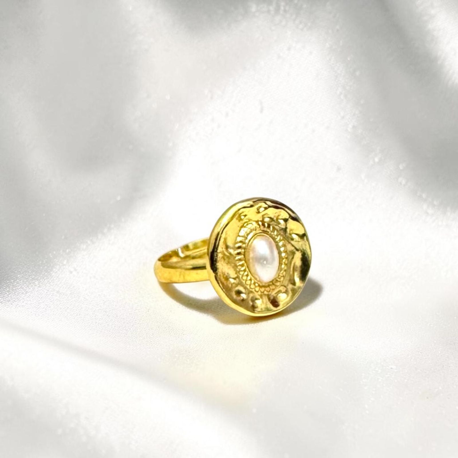 Pearl Round Golden Ring